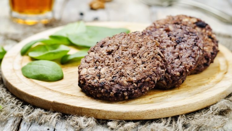 Además de cocer las morcillas, también puedes hacerlas a la plancha o al horno