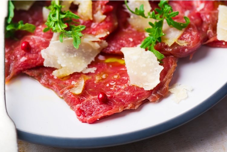 El carpaccio de ternera es una receta tan deliciosa como rápida