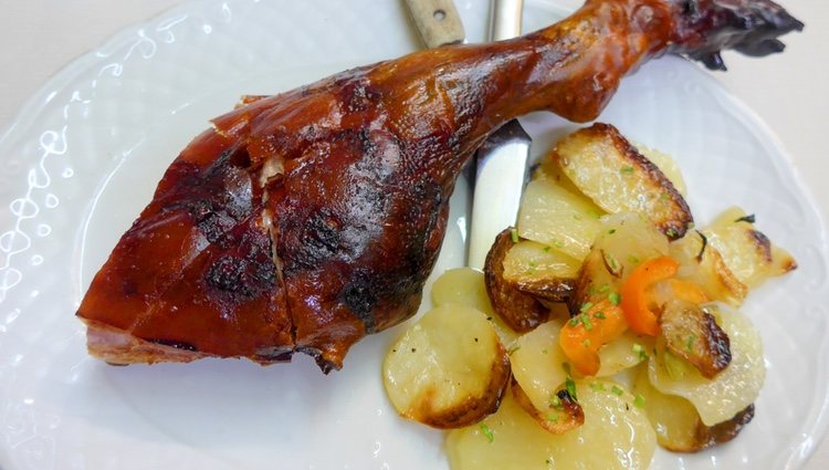 El cochinillo asado es uno de los platos típicos de la cocina castellana 