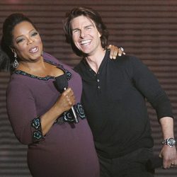 Oprah Winfrey y Tom Cruise en la despedida de su programa