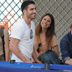 Miguel Ángel Silvestre y Blanca Suárez en el aeropuerto