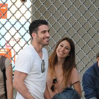 Miguel Ángel Silvestre y Blanca Suárez en el aeropuerto