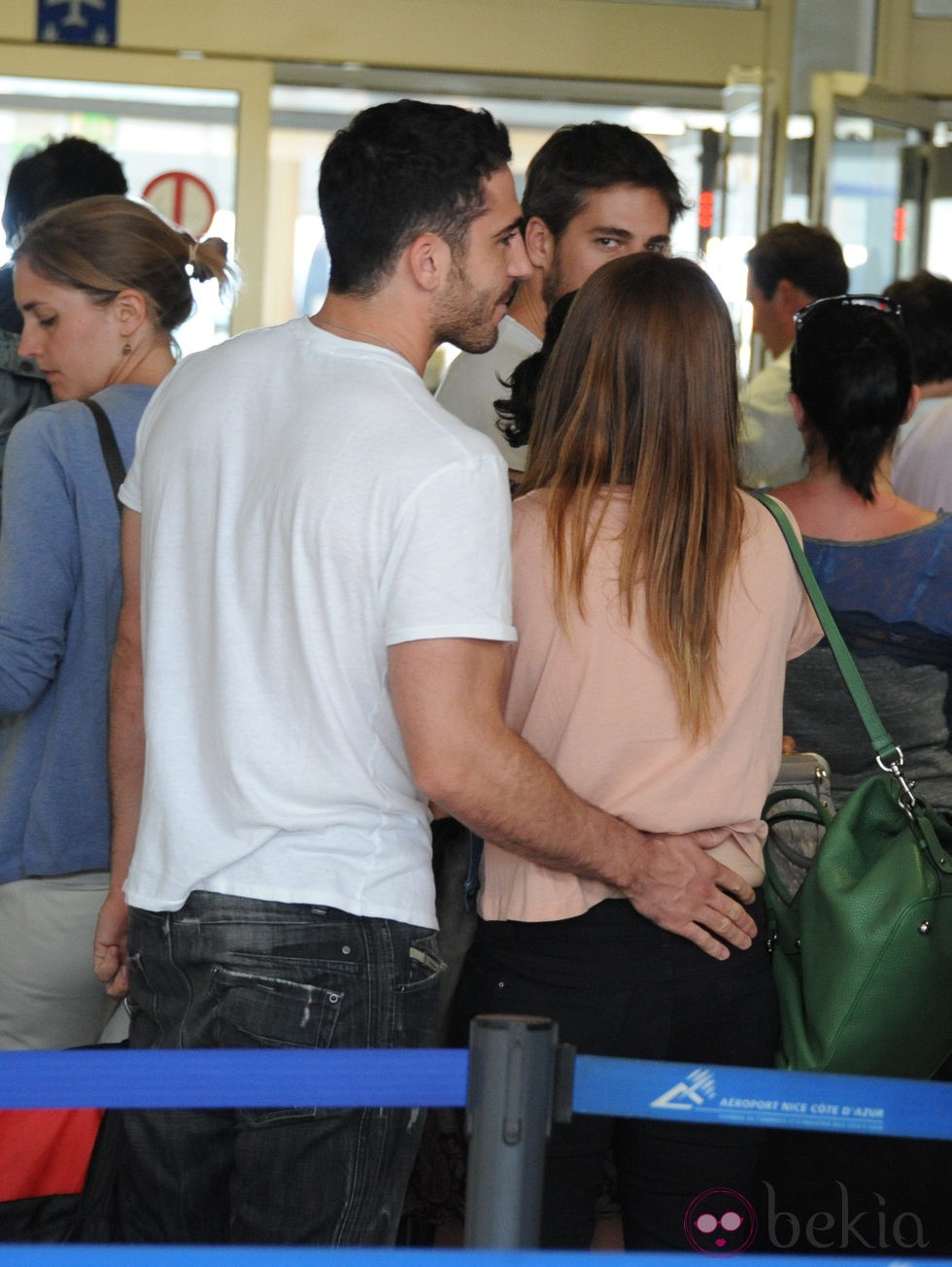 Blanca Suárez y Miguel Ángel Silvestre juntos en el aeropuerto