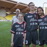 Alexandra de Hannover, Pierre Casiraghi y Bob Sinclair en un partido benéfico