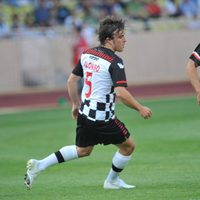 Fernando Alonso y Bob Sinclair en un partido benéfico