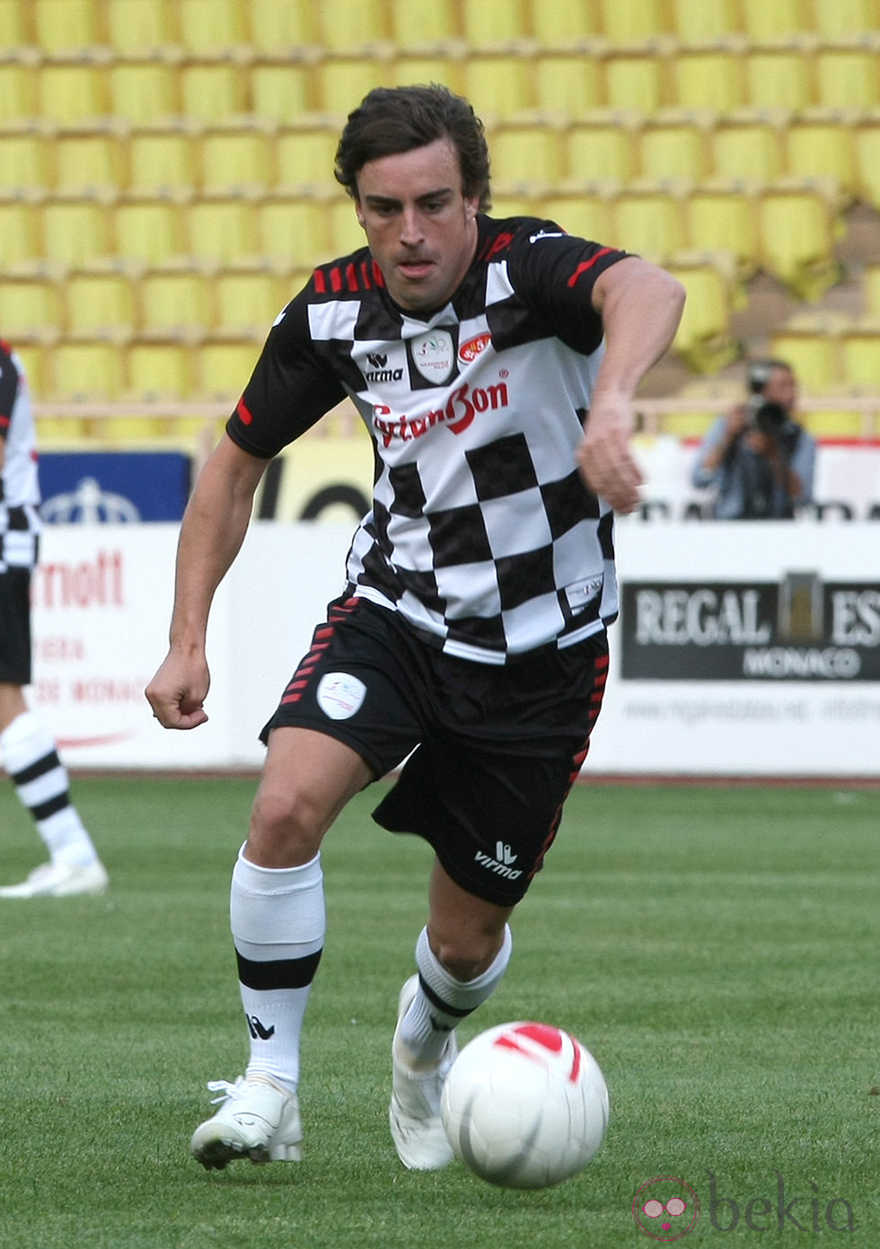 Fernando Alonso en un partido benéfico por Haití