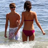 Justin Bieber y Selena Gómez en el mar