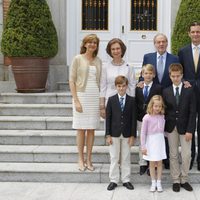 La familia Urdangarín posa con los Reyes