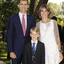 Felipe de Borbón y Lucía Urdangarín Liebaert con su ahijado Miguel Urdangarín