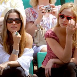 Elsa Pataky y Nora Arnezederr en Roland Garros