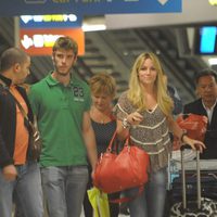 Edurne y David de Gea en el aeropuerto