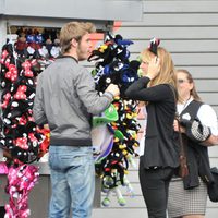 Edurne y David de Gea compran en Disneyland París