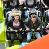 David de Gea y Edurne montados en la montaña rusa de Disneyland París