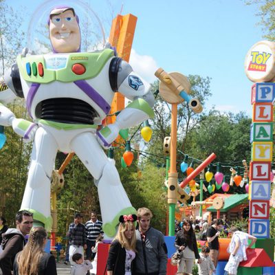 Edurne y David de Gea pasean su amor por Disneyland París