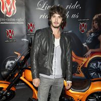 Yon González en una presentación de motos