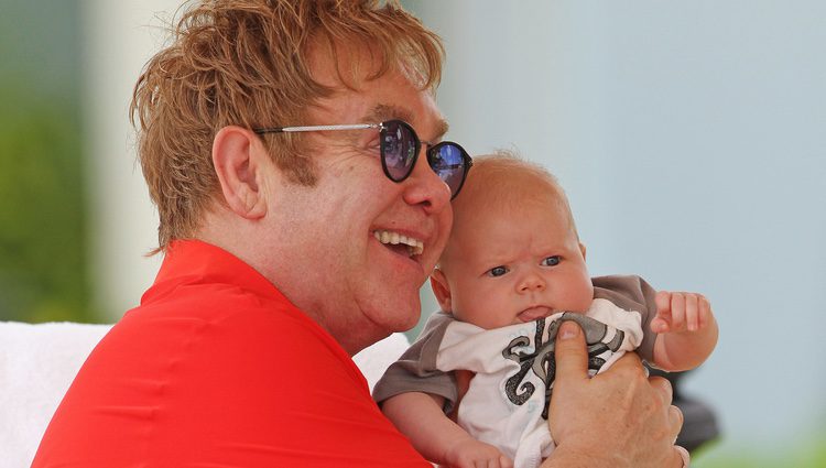 Elton John y su hijo Zachary