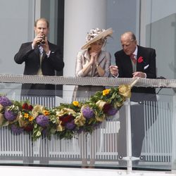 Los Condes de Wessex y el Duque de Edimburgo en el Derby de Epsom