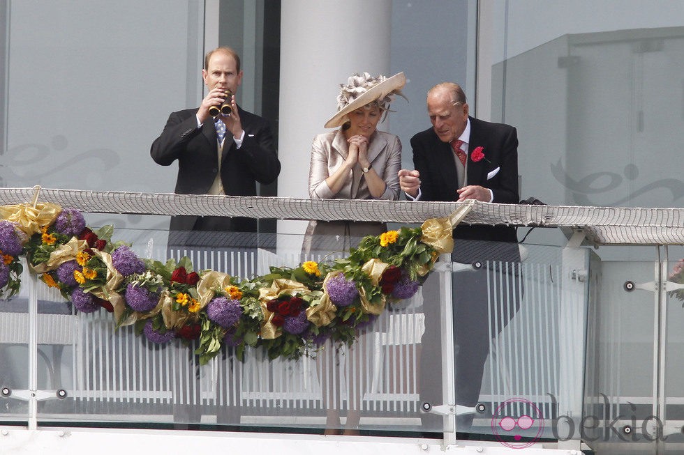 Los Condes de Wessex y el Duque de Edimburgo en el Derby de Epsom