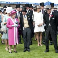 Isabel II, el Duque de Edimburgo y los Duques de Cambridge en el Derby de Epsom