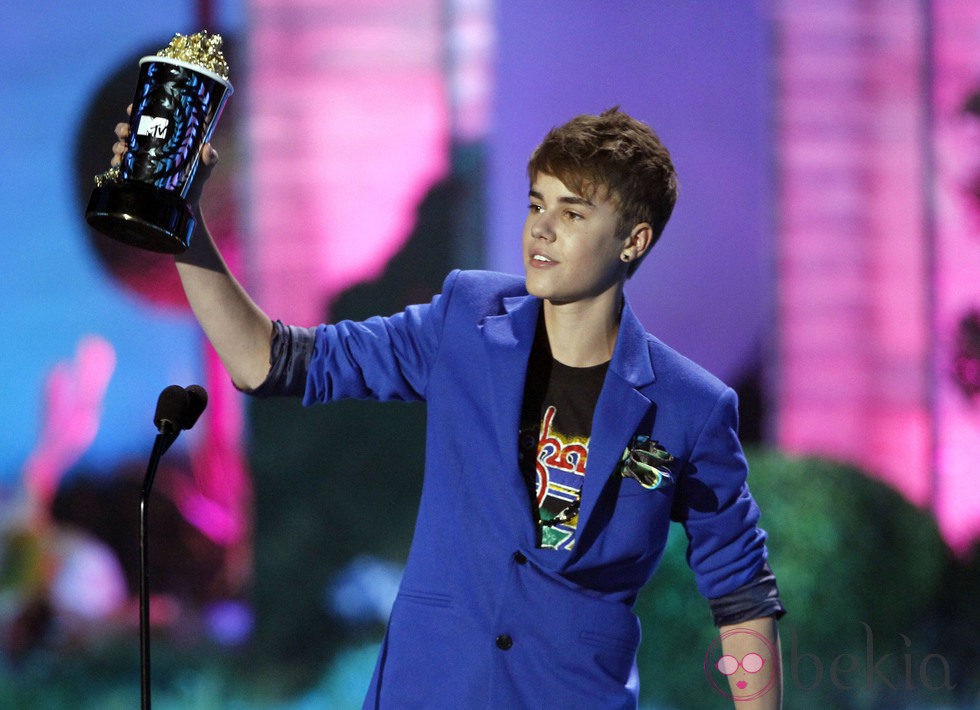 Justin Bieber recoge un premio en los MTV Movie Awards 2011