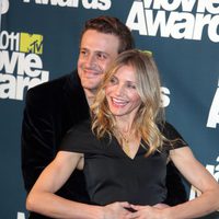 Cameron Diaz y Jason Segel en la alfombra roja de los MTV Movie Awards 2011