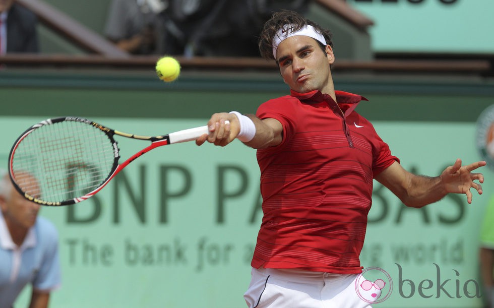 Roger Federer disputando la final de Roland Garros