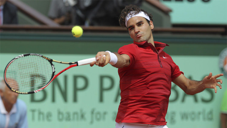 Roger Federer disputando la final de Roland Garros