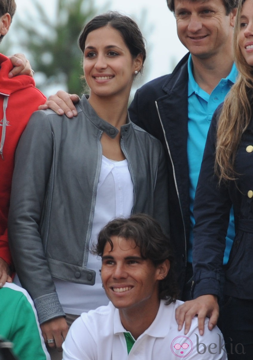 Rafa Nadal, Xisca Perelló y unos amigos en Disneyland París