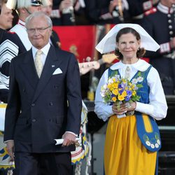 Los Reyes Carlos XVI Gustavo y Silvia de Suecia en el Día Nacional