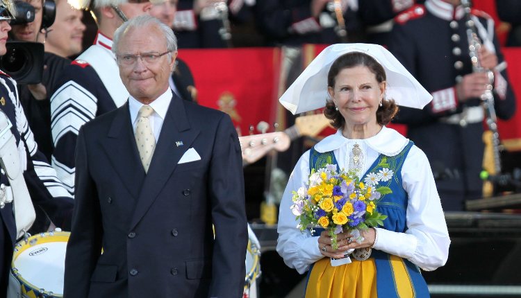 Los Reyes Carlos XVI Gustavo y Silvia de Suecia en el Día Nacional