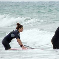 Blanca Suárez y Miguel Ángel Silvestre surfeando