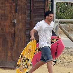 Miguel Ángel Silvestre en una playa de Cádiz