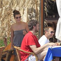 Silvia López y Pau Gasol en un restaurante de Ibiza