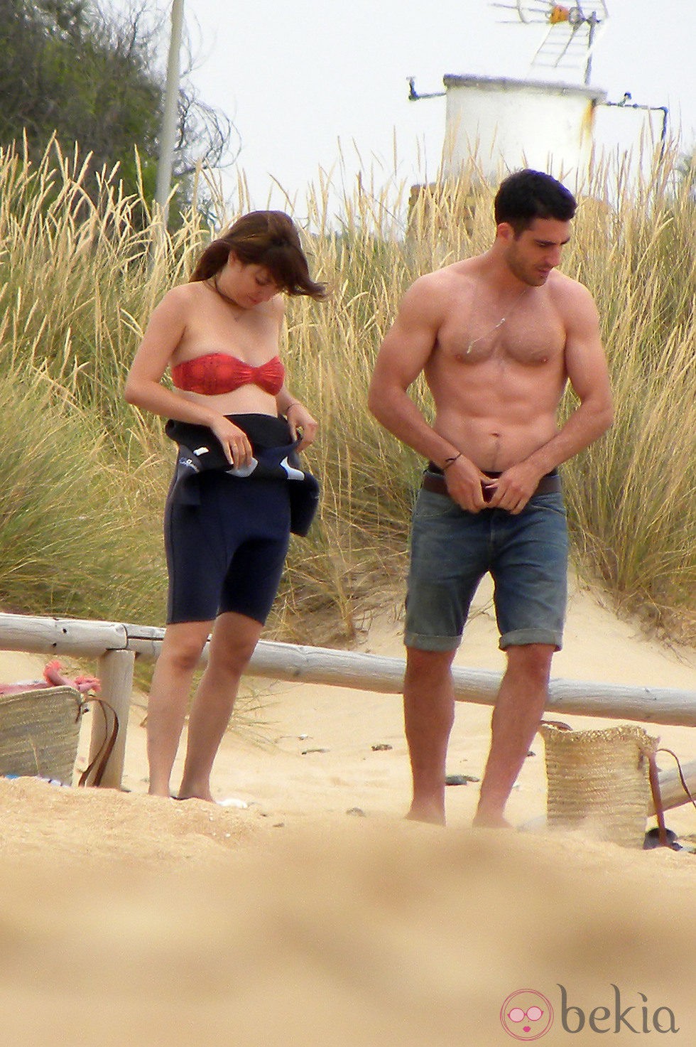 Miguel Ángel Silvestre y Blanca Suárez presumen de cuerpo en Cádiz