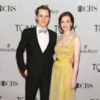 Reeve Carney y Jennifer Damiano en los Premios Tony 2011