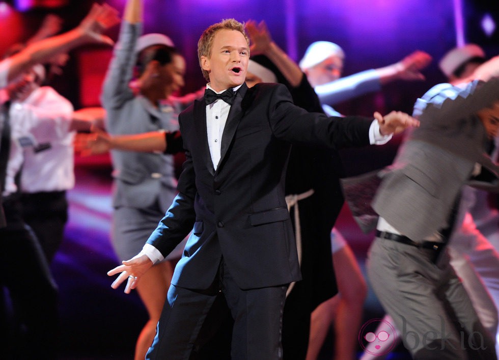 Neil Patrick Harris actuando en los Premios Tony 2011