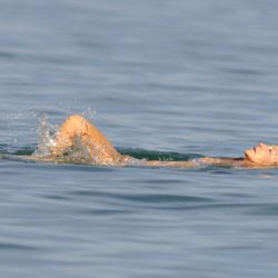 Carmen Lomana en el mar