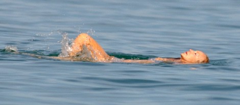 Carmen Lomana en el mar