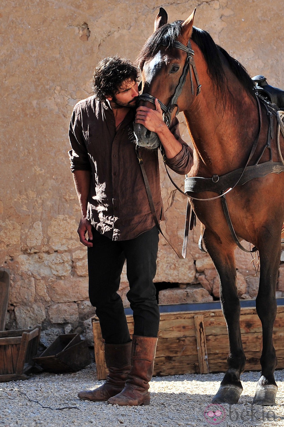 Álex García con su caballo en 'Tierra de lobos'