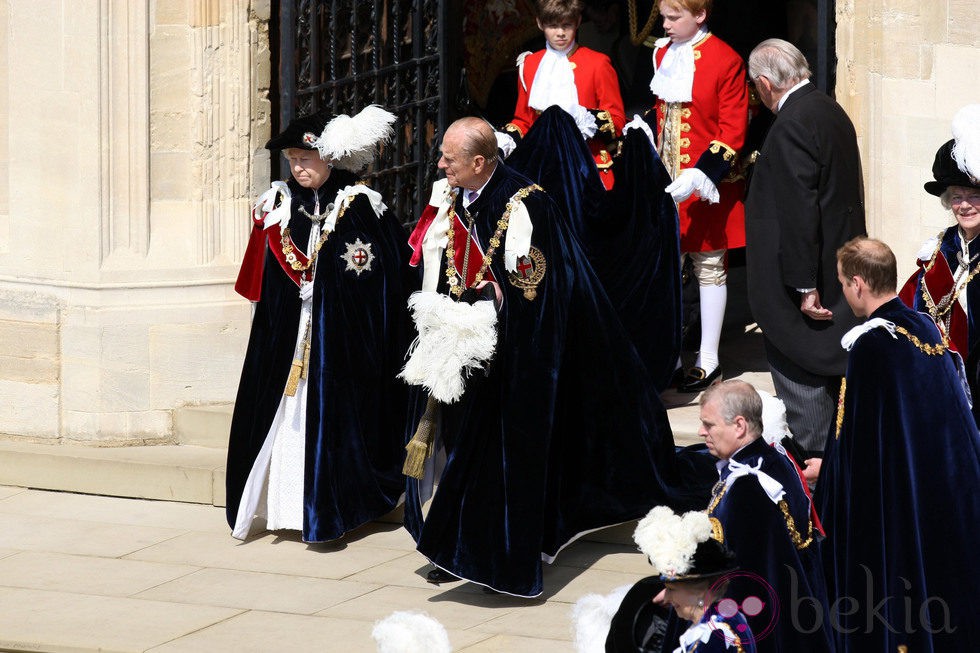 Isabel II y el Duque de Edimburgo en la procesión de la Orden de la Jarretera