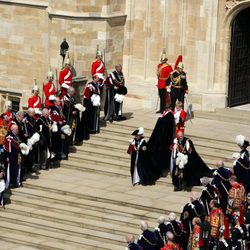 Su Majestad la Reina junto a Felipe de Edimburgo en la Jarretera