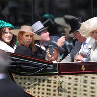 Carlos de Inglaterra, Camilla Parker y las Princesas de York en Ascot