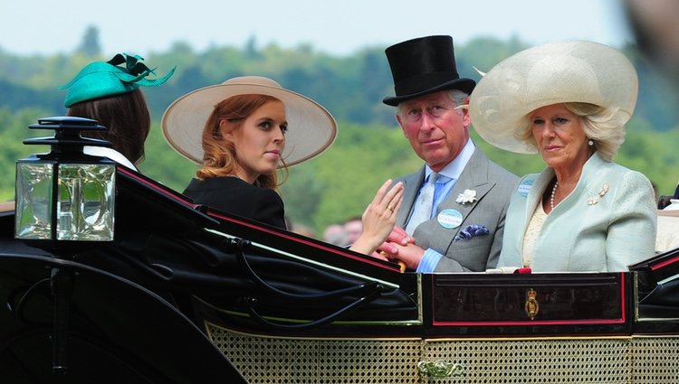 Beatriz de York, Camilla de Cornuales y Carlos de Gales en Ascot