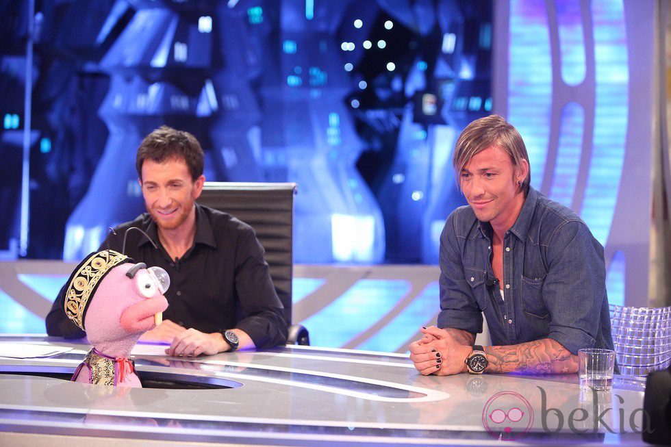 Pablo Motos, Guti y una de las hormigas en 'El Hormiguero'