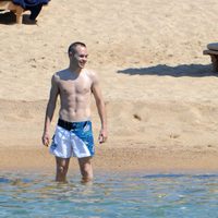 Andrés Iniesta y Anna Ortiz en el mar Mediterráneo