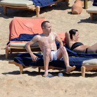 Andrés Iniesta y Anna Ortiz al sol de Cerdeña