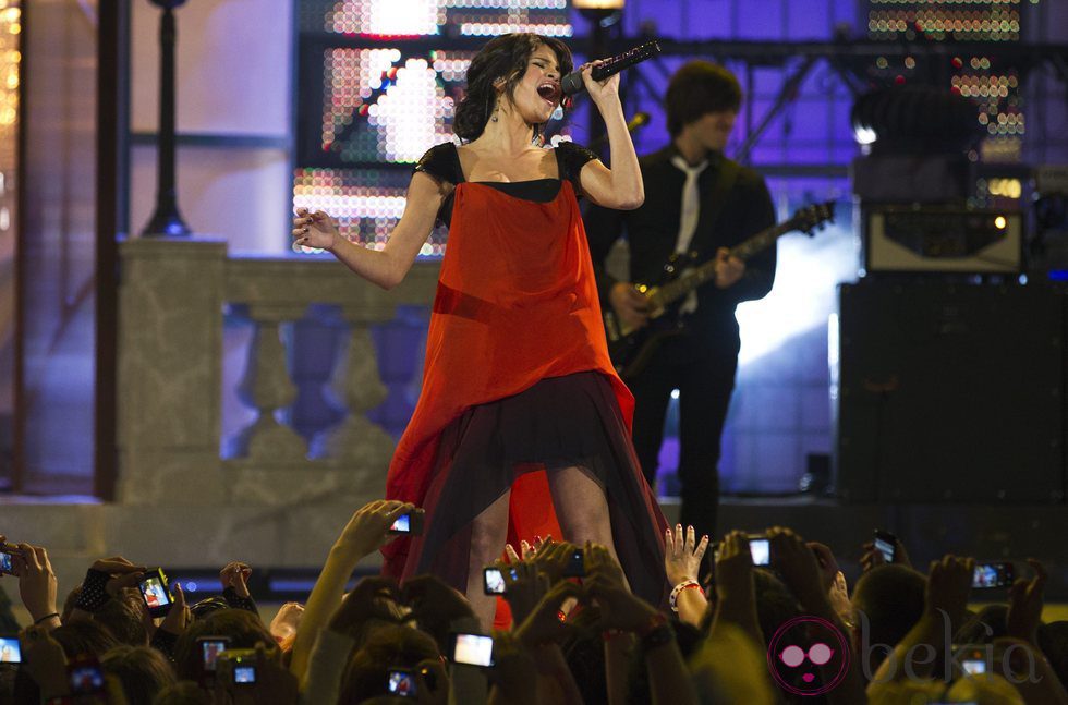 Selena Gomez cantando en en los MuchMusic Video Awards 2011