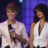 Justin Bieber y Selena Gomez en los MuchMusic Video Awards 2011