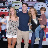 Sheryl Crow junto a su hijo y sus sobrinos en el estreno de 'Cars 2'