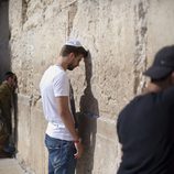 Gerard Piqué rezando en el Muro de las Lamentaciones